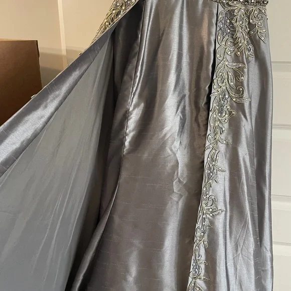 Tony Bowls Evening Gown - Picture 7 of 13